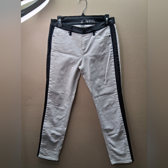 NWOT New York & Company SITS AT LOWER WAIST  Skinny Jeans - Picture 2 of 8